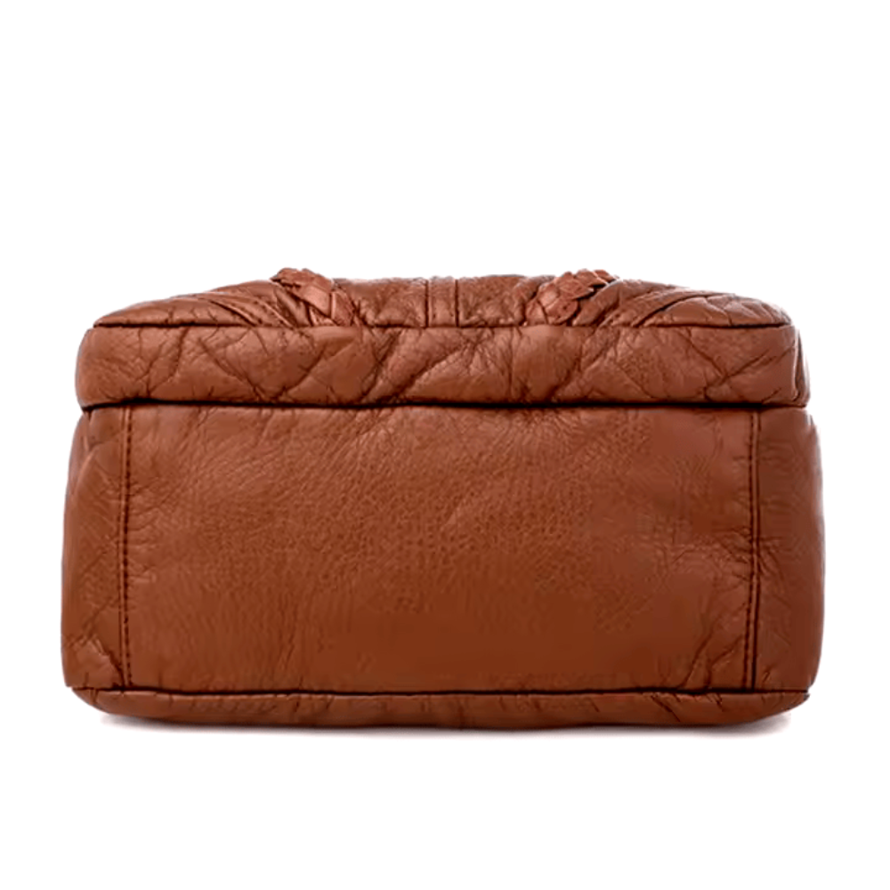 Elegancia suave de Cecilia | Casco de cuero