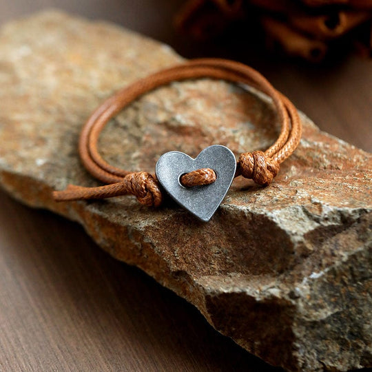 Syra - Pulsera con charm corazón rústico