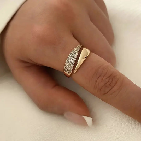 Annalise - Elegante anillo con banda dividida