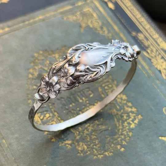 Delyth - Pulsera de plata grabada